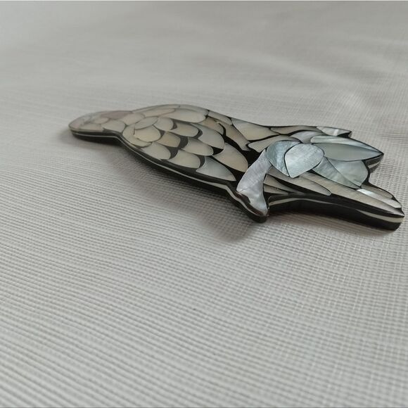 Vintage Unsigned Lee Sands Dyed Mother Of Pearl Large Parrot Statement Pendant - Picture 2 of 10